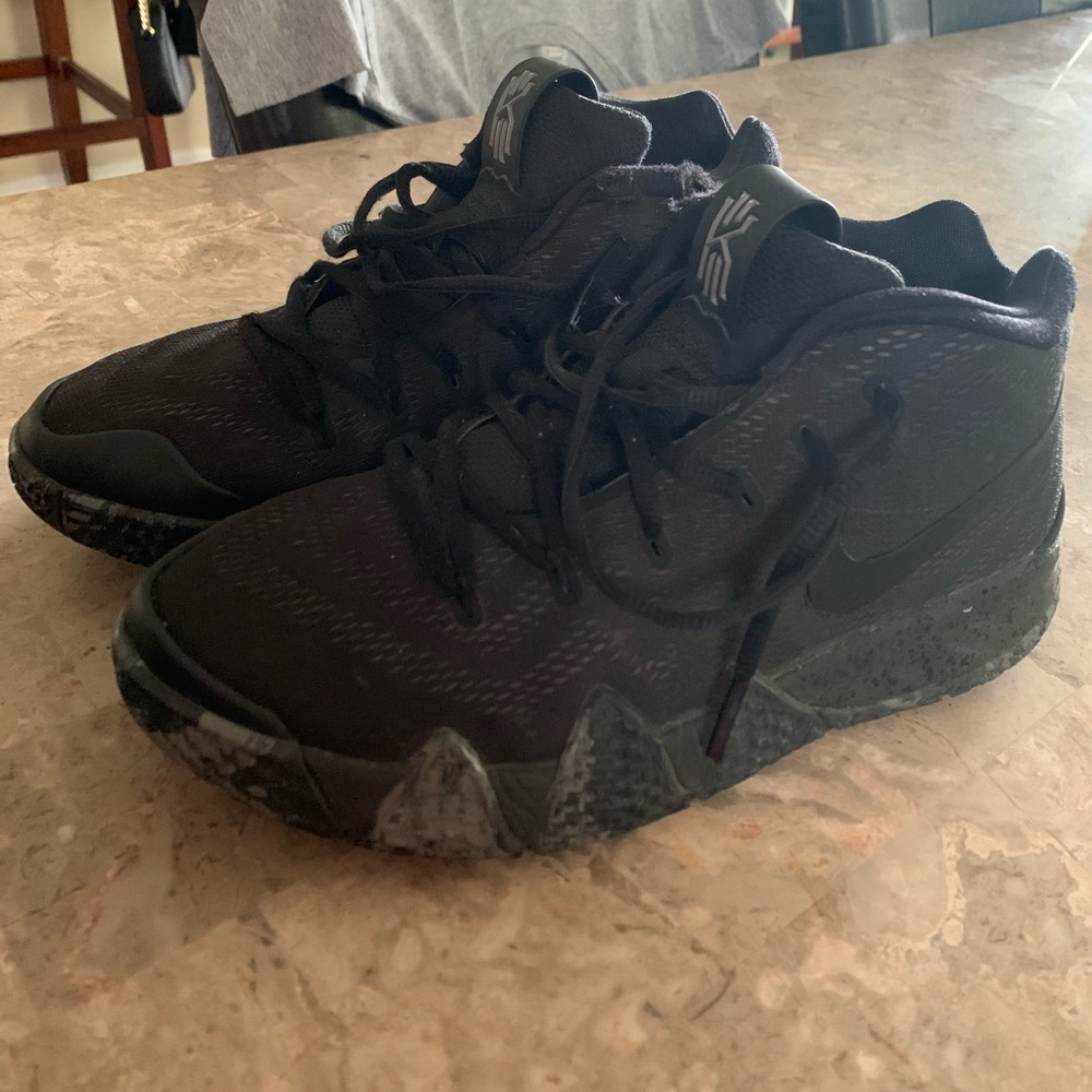Black Kyrie 4’s